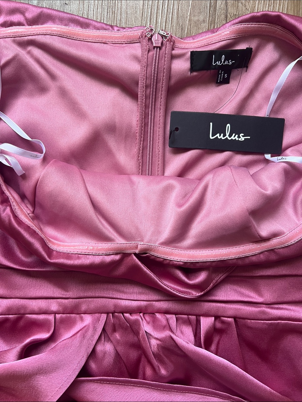 NWT Lulus Women’s Satin Off-the-Shoulder Asymmetrical Pink Mini Dress Size Small - Picture 9 of 16